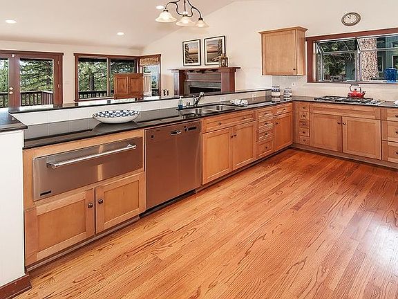 5th image of 709 Cristina Dr
