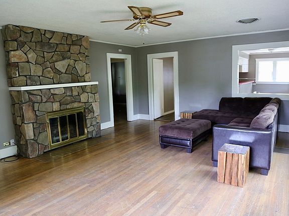 2nd image of 1025 Valencia St
