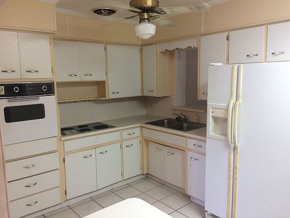 4th image of 1040 Meadow Ave