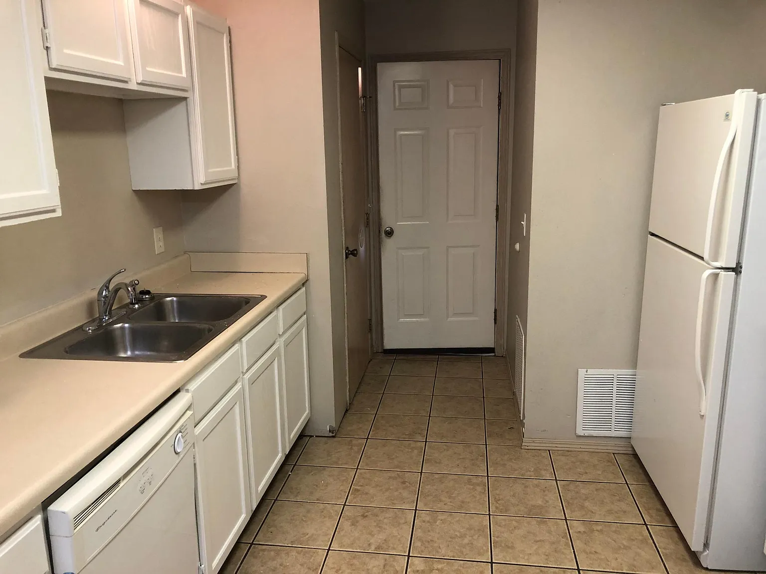 3 bed, 1450 sqft, $1,465 — Photo 4