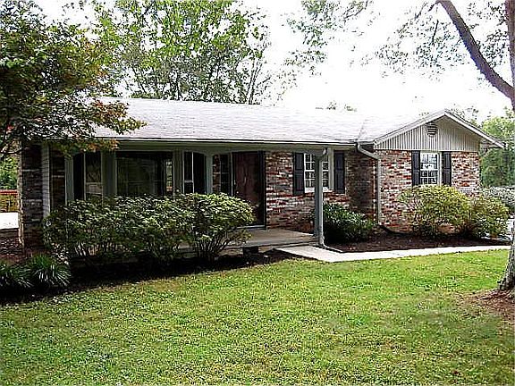 2nd image of 1400 Aldenwood Ln