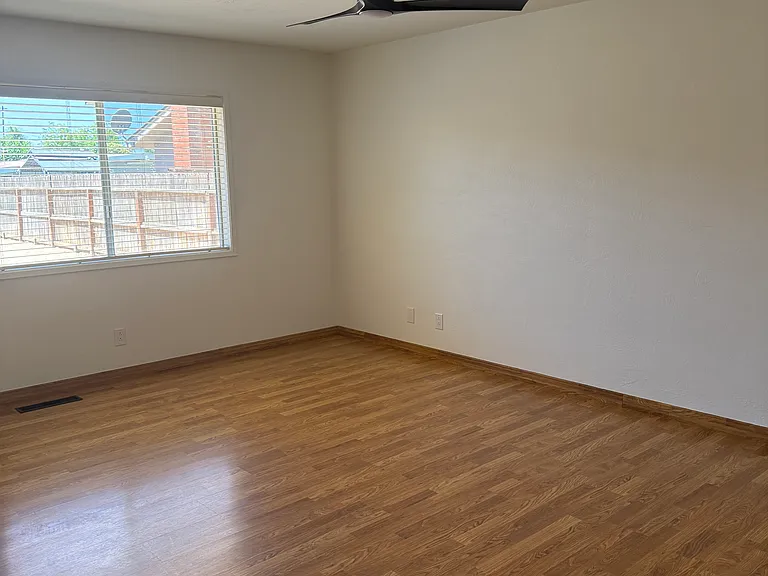 602 N B St — Photo 14