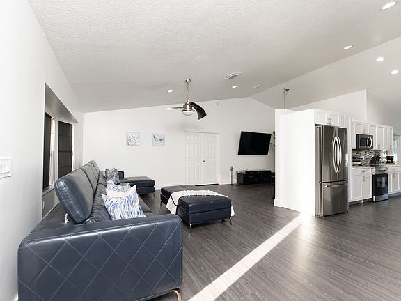 5th image of 1771 SE Gaskins Cir #3