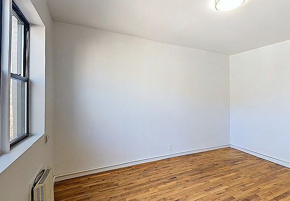 5th image of 624 E 11th St APT 3a