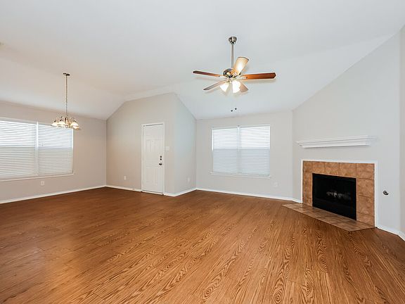 3rd image of 3020 Meadowbrook Dr