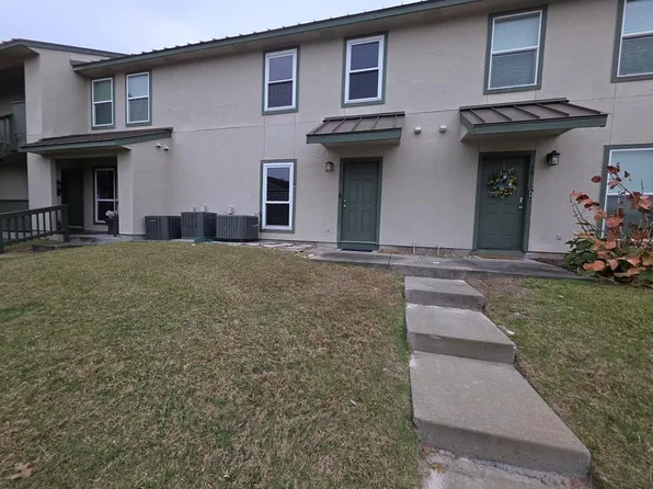 302 Saint Andrews St, Rockport, TX