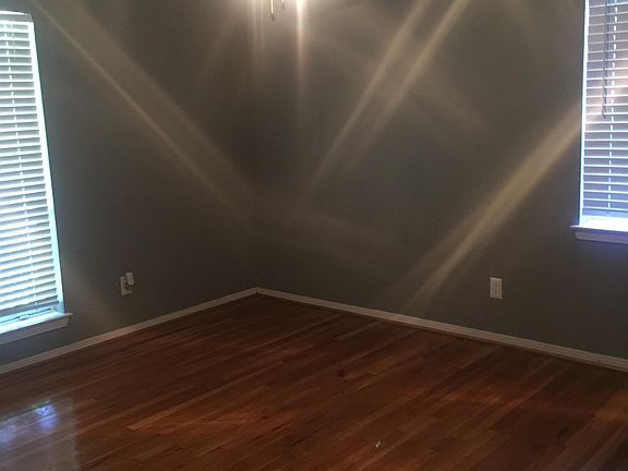 5th image of 3640 Courtdale Dr