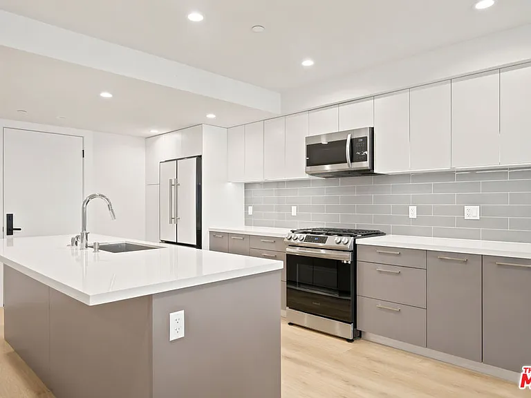 1434 N Poinsettia Pl #102 — Photo 7