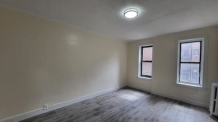 1st image of 325 E 21st St #B1b