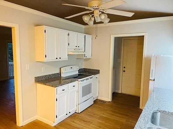 3rd image of 11 Robinwood Ct