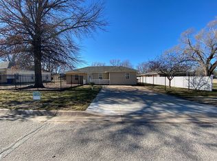 218 N 6th St, Conway Springs, KS 67031