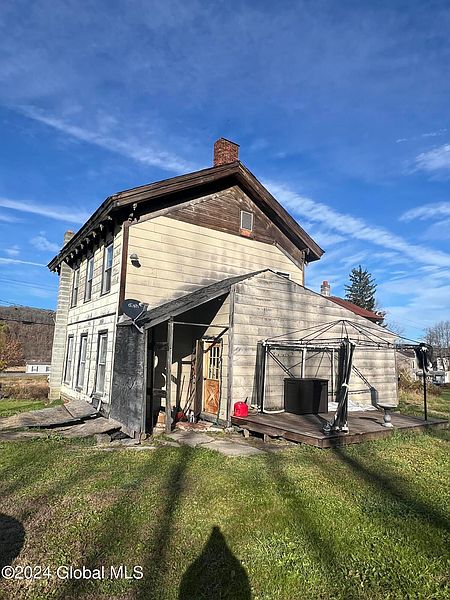 4th image of 558 Sprakers Road