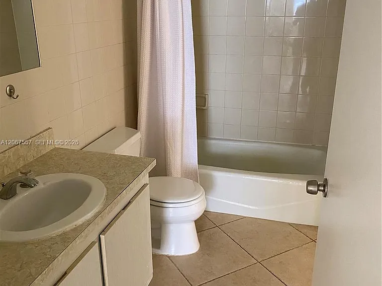1470 NE 123rd St #A1406 — Photo 5
