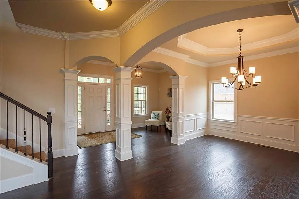 5 bed, 4.5 bath, 4080 sqft, $5,900 — Photo 3