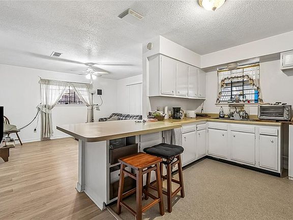 4th image of 505 Dandelion Dr