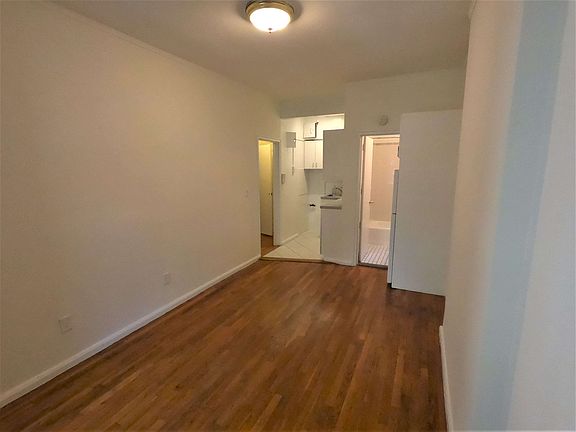 3rd image of 156 W 95th St APT 4A