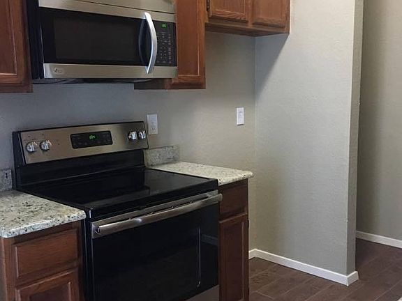 granit and stainless steel appliances