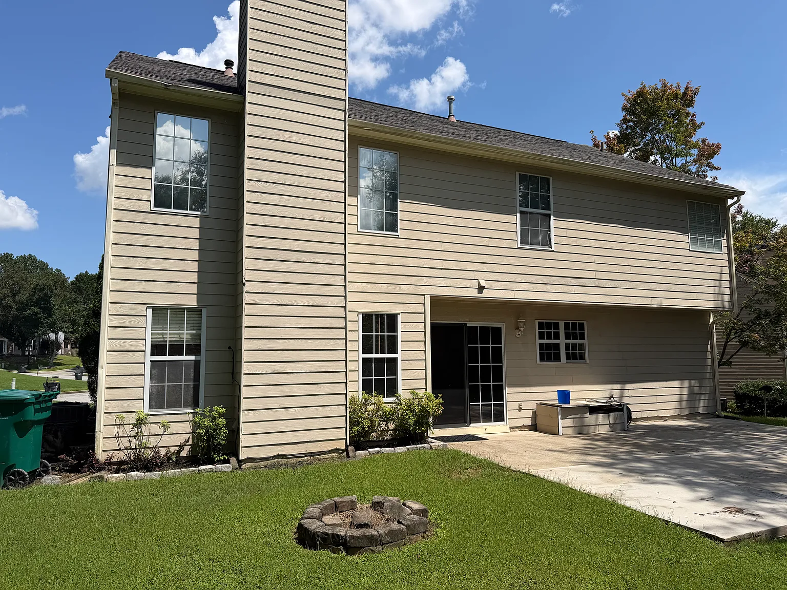 4 bed, 2.5 bath, 2540 sqft, $2,550 — Photo 3