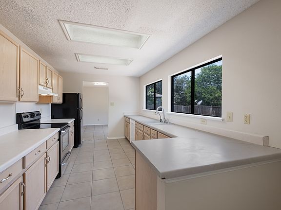 5th image of 6647 Beech Trail Dr