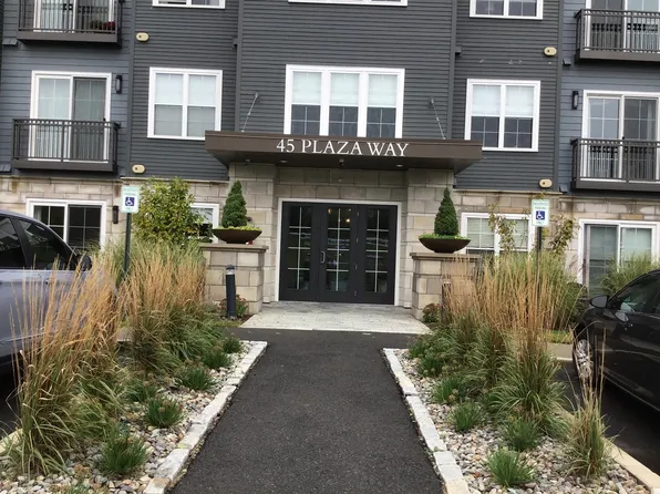45 Plaza Way Unit 204, Plymouth, MA 02360