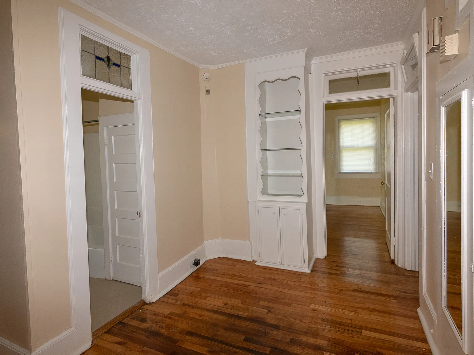 3 bed, 1800 sqft, $3,800 — Photo 2