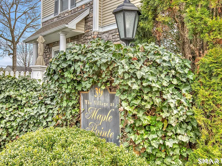 39 Maple Tree Ave #52 — Photo 2