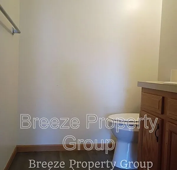 546 Breaden St — Photo 7