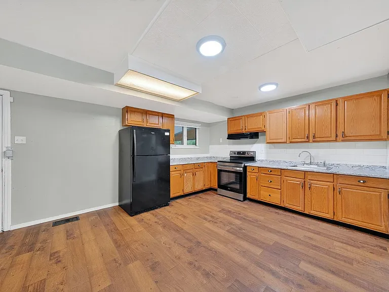 138 Grampian Rd — Photo 8