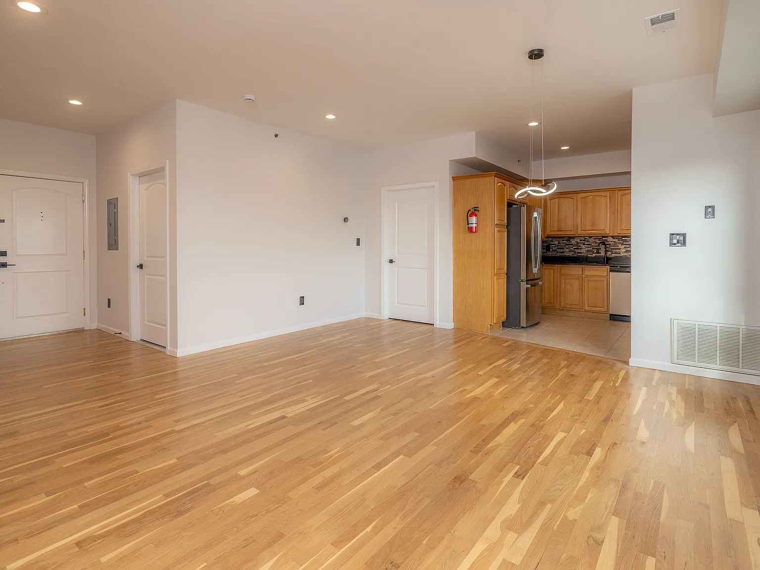 2 bed, 995 sqft, $2,600 — Photo 3