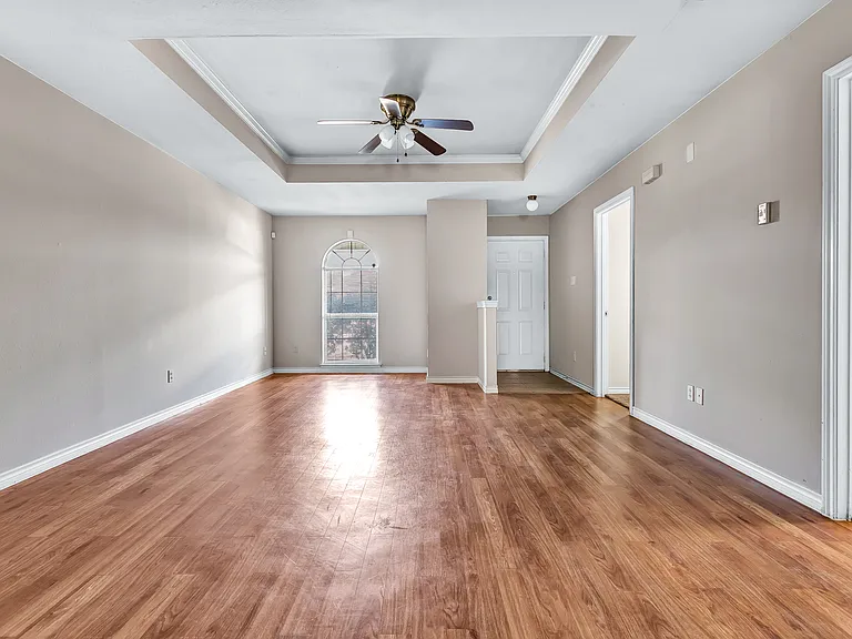 1702 Medina Dr — Photo 8