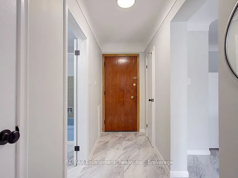 830 Robinson St #204 — Photo 15