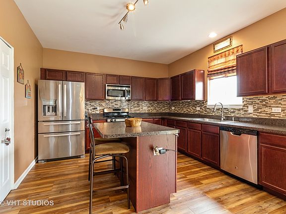 3rd image of 410 Arquilla Ct