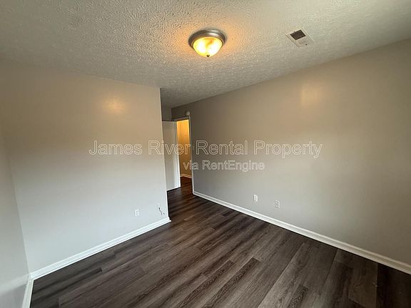 5th image of 103 Daniel St #D