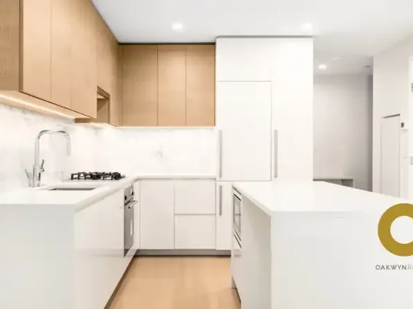 2186 Gilmore Ave N #906, Burnaby, BC V5C 1V4