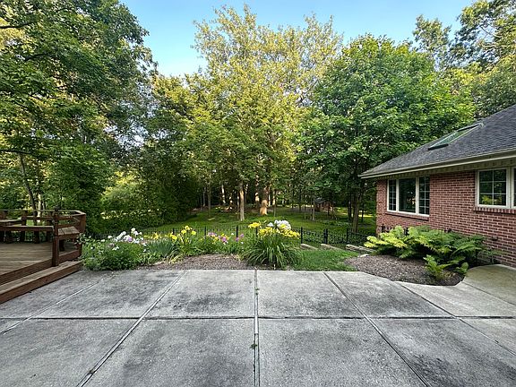 3rd image of 497 Douglas Dr