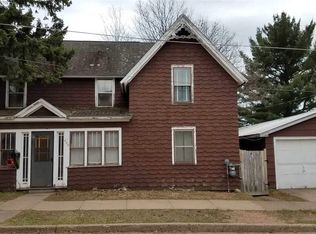 628 E Ridge St, Ishpeming, MI 49849