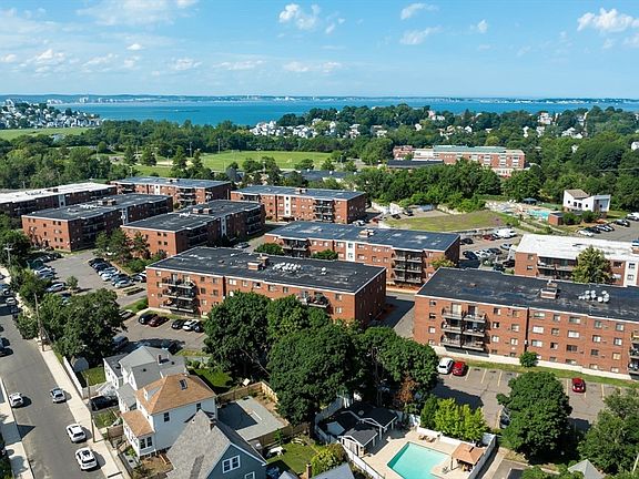 5th image of 400 Governors Dr APT 32