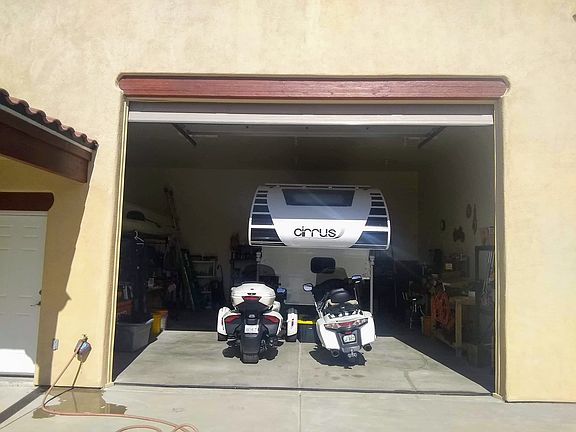 Large garage for your dream shop