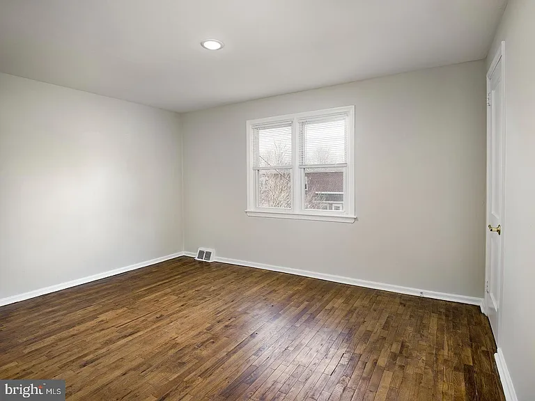 724 S Penn St — Photo 12