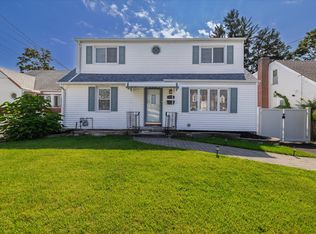 1128 Braxton St, Uniondale, NY 11553