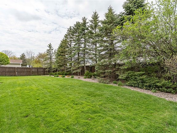 2nd image of 256 Ontario Dr N