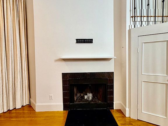 5th image of 328 Dartmouth St APT 8