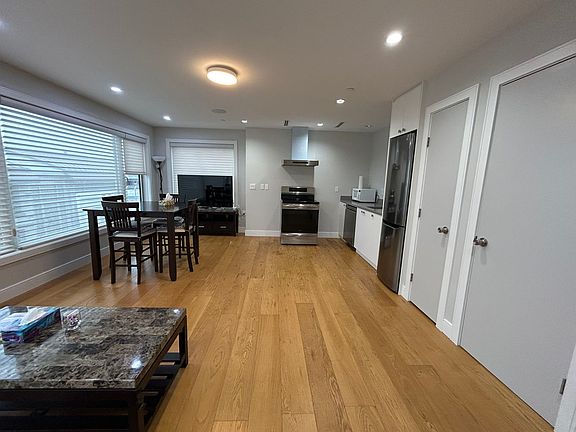 2nd image of 15098 Victoria Ave