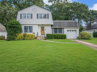 40 Brandy Ln, Lake Grove, NY 11755