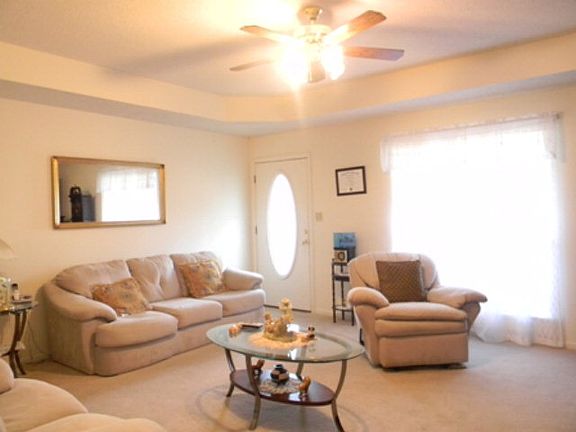 2nd image of 3877 Stratford Cir