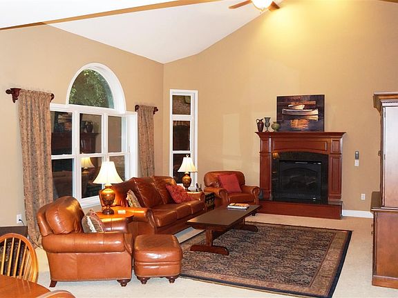 5th image of 28 Knollwood Dr