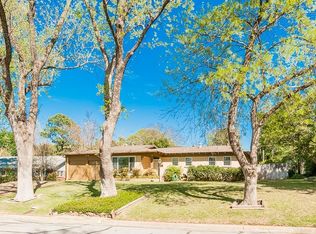 1905 Woods Dr, Arlington, TX 76010