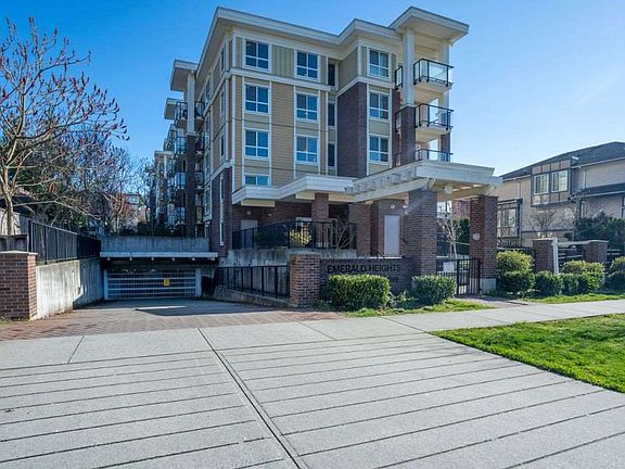 3rd image of 13883 Laurel Dr #108