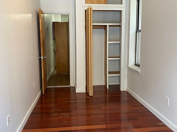 3rd image of 212 Kingsland Ave #1