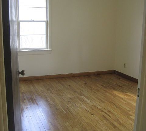 3rd image of 1628 Broadwater Ave